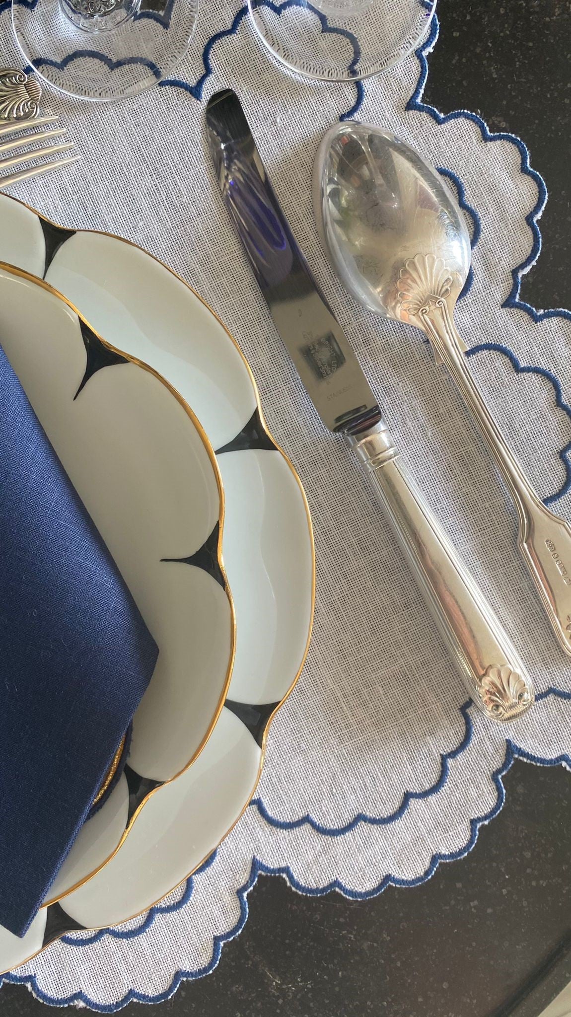 Bilbao Linen Placemat in White with Navy