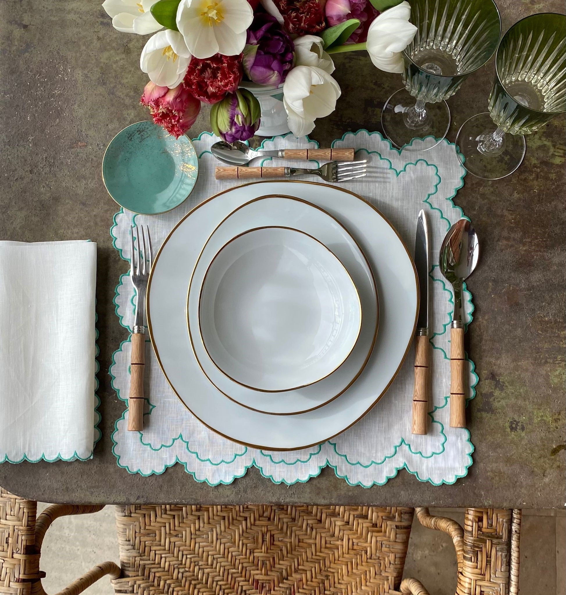 Bilbao Linen Napkin in White with Aqua