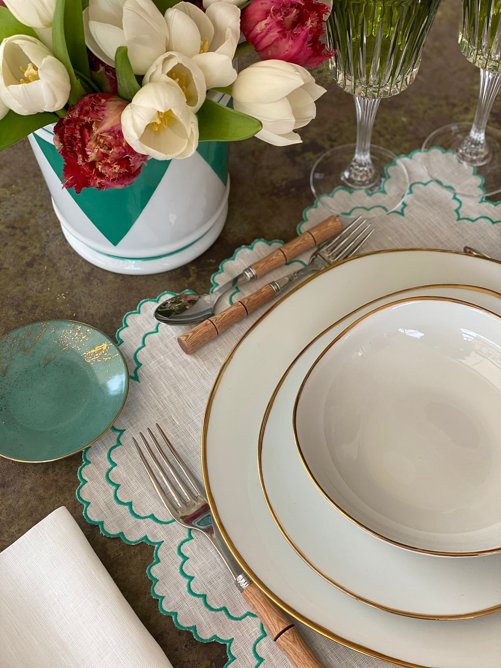 Bilbao Linen Placemat in White with Aqua