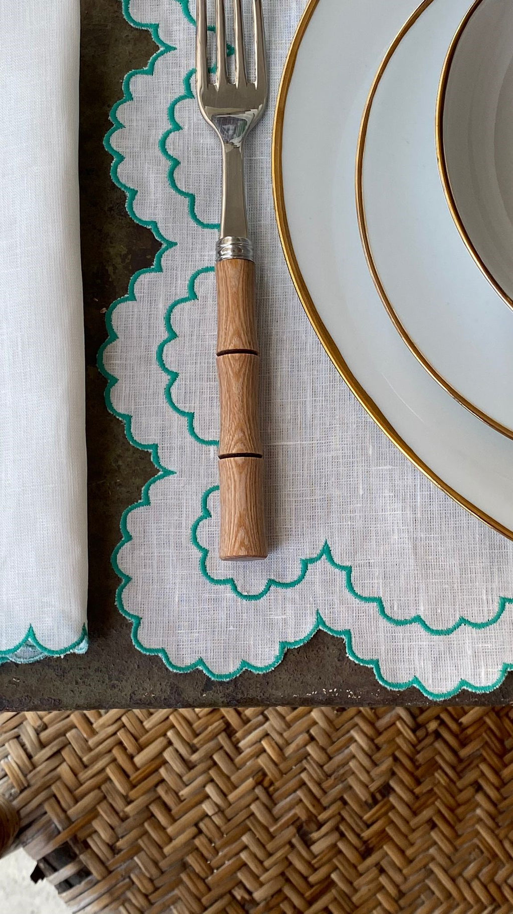 Bilbao Linen Placemat in White with Aqua