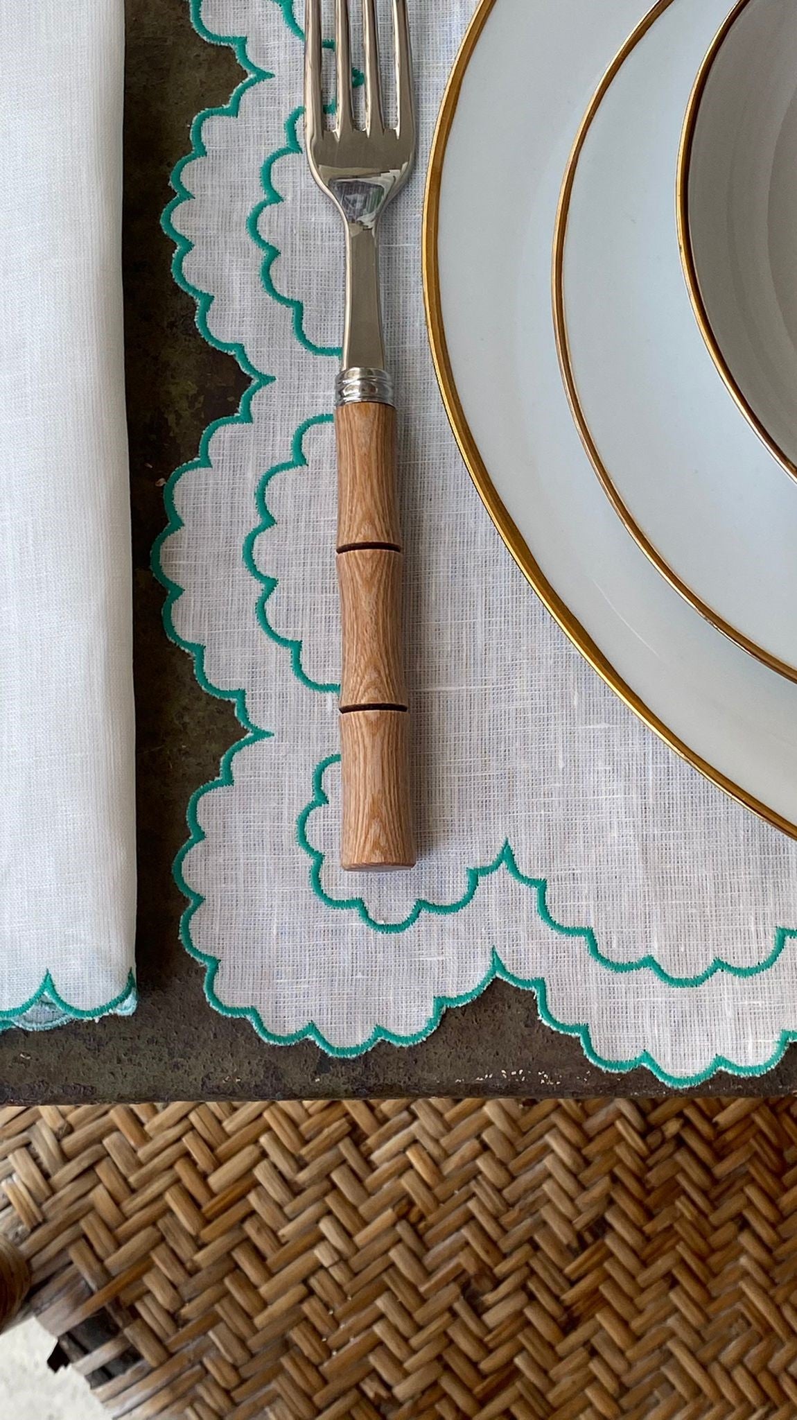 Bilbao Linen Placemat in White with Aqua