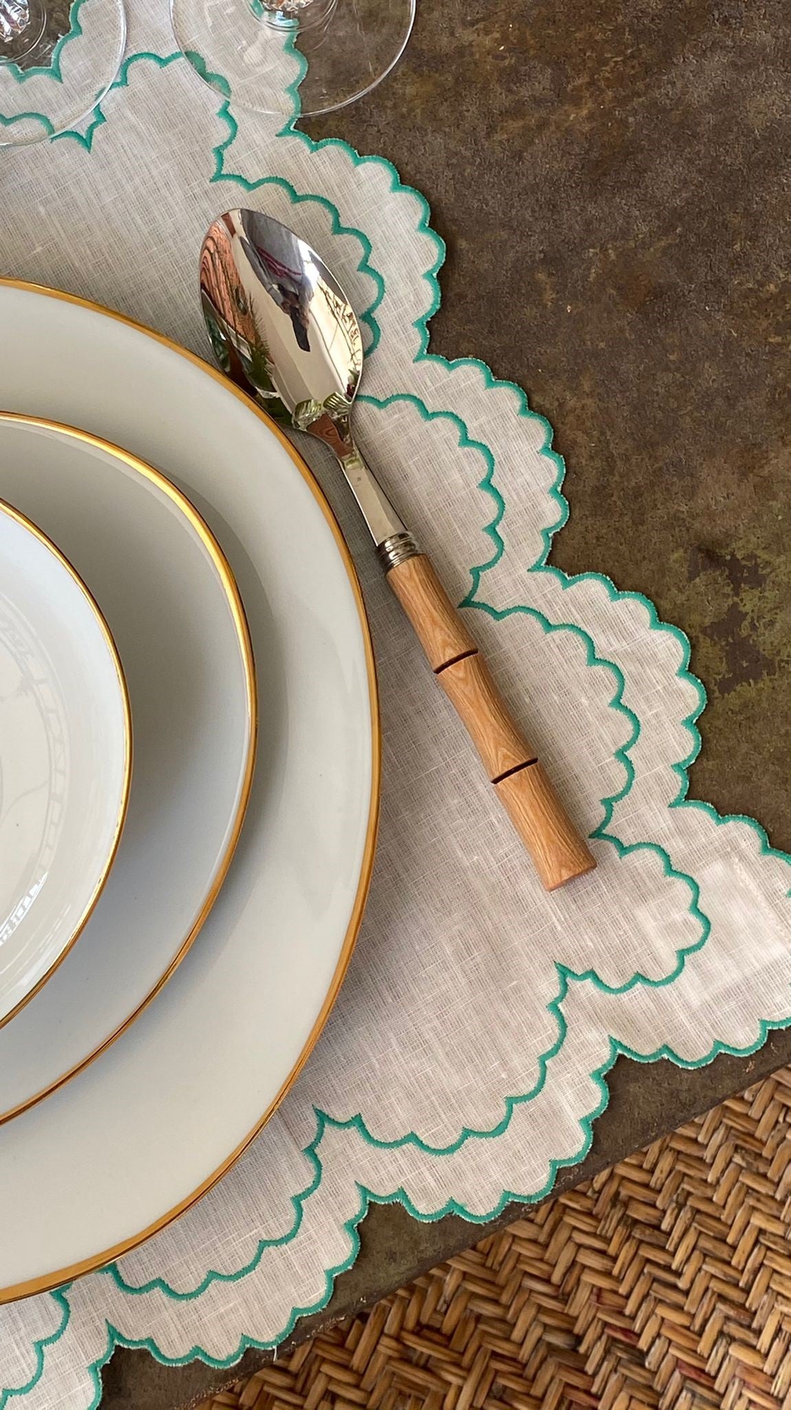 Bilbao Linen Placemat in White with Aqua