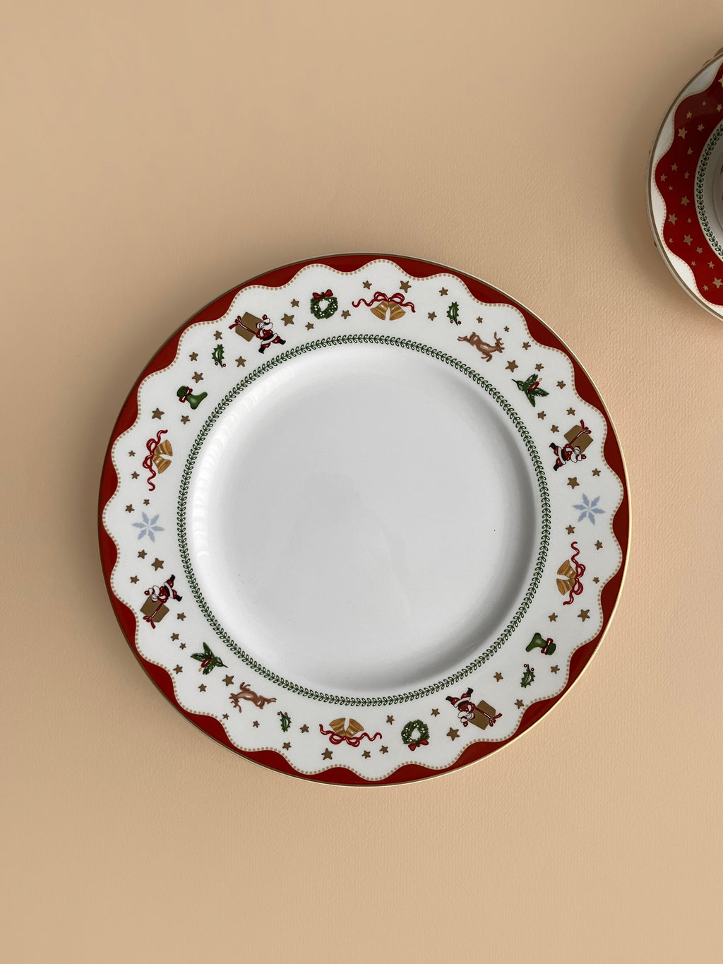 Prouna My Noel Dinner Plate Lifestyle Photo