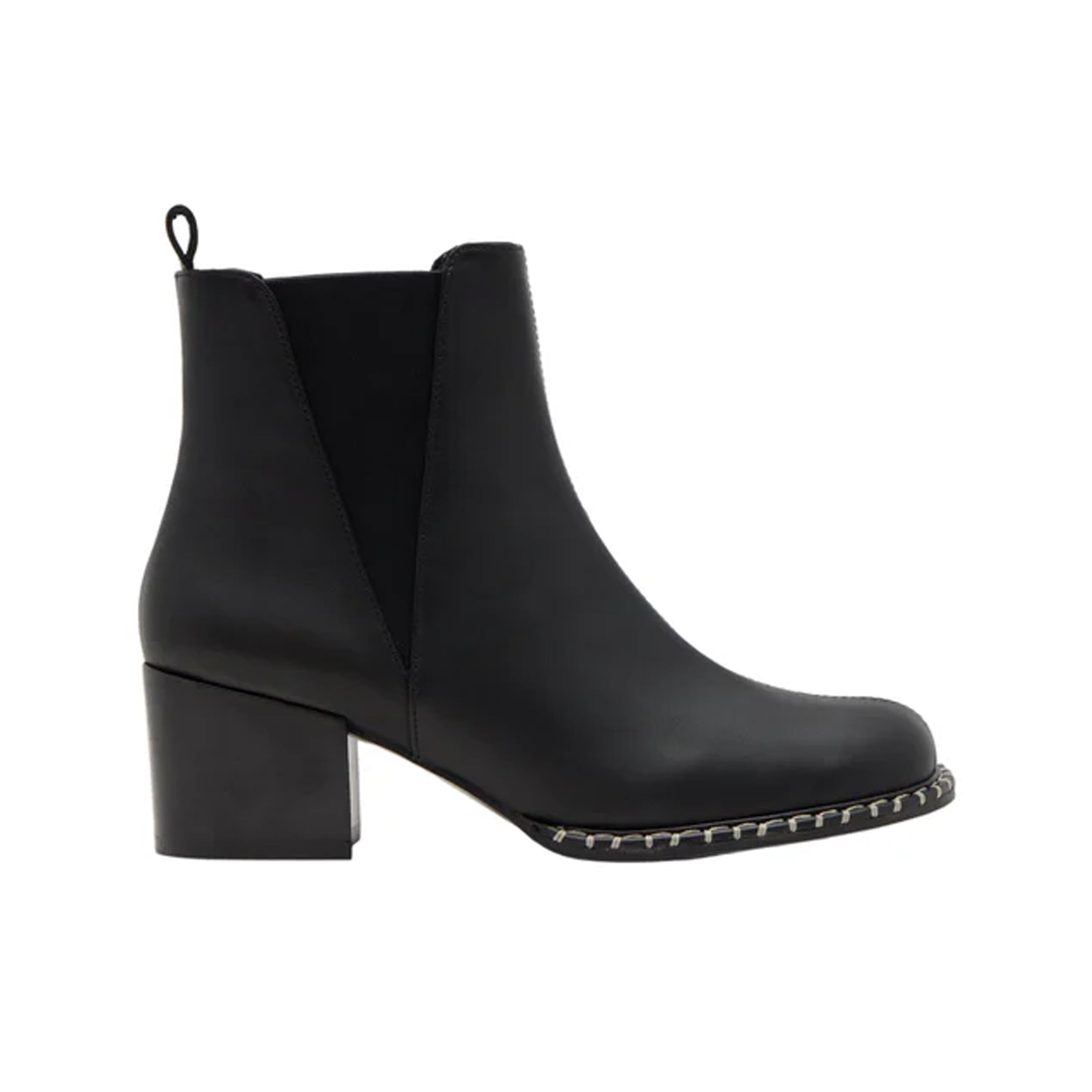 Neandra in Black