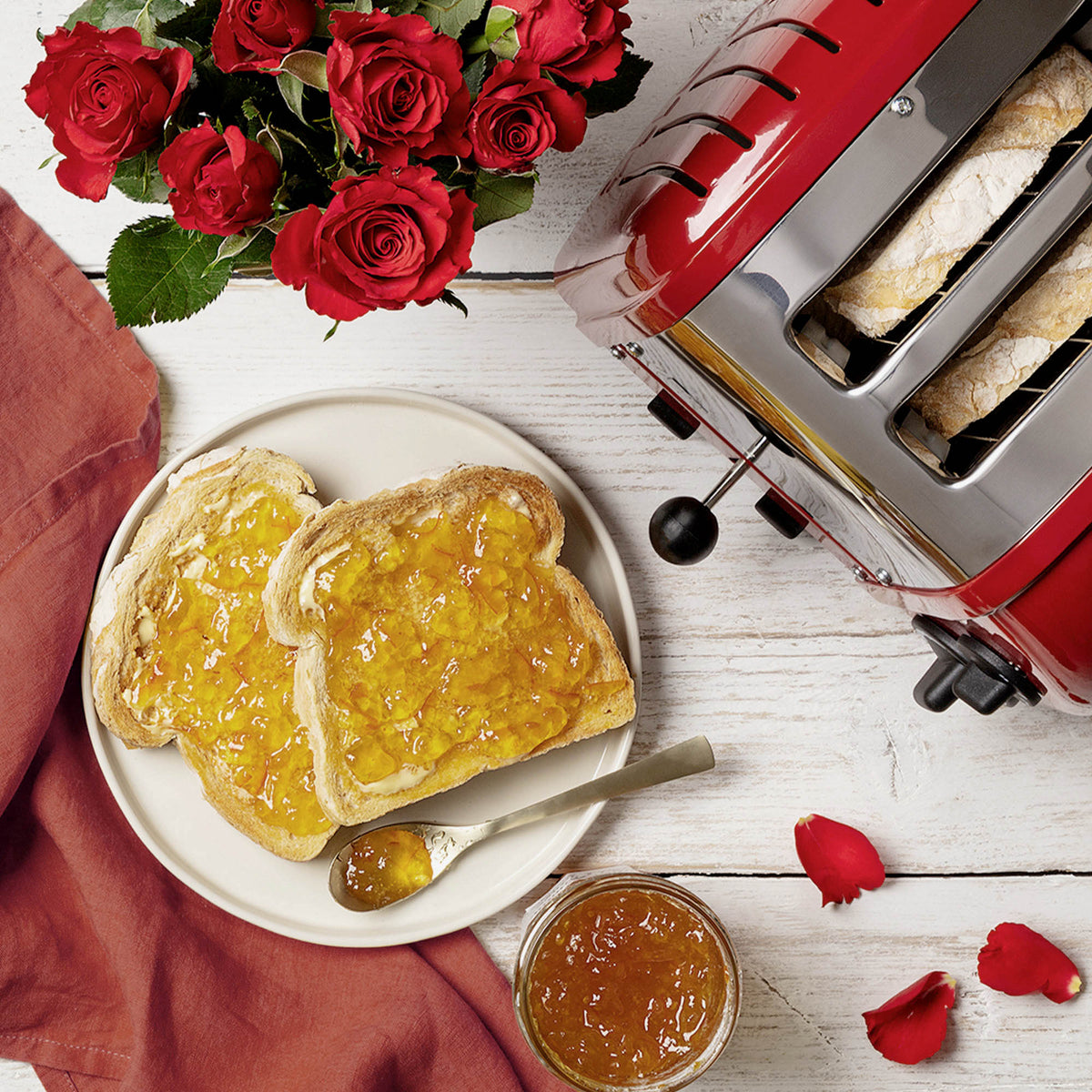 2 Slot Classic Toaster in Red