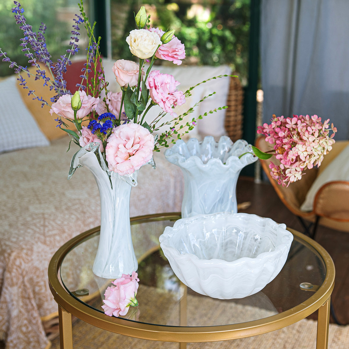Onda Glass White Twisted Flower Vase in White