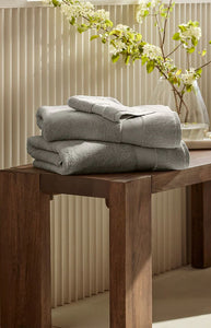Plush Bath Towel Set in Pewter