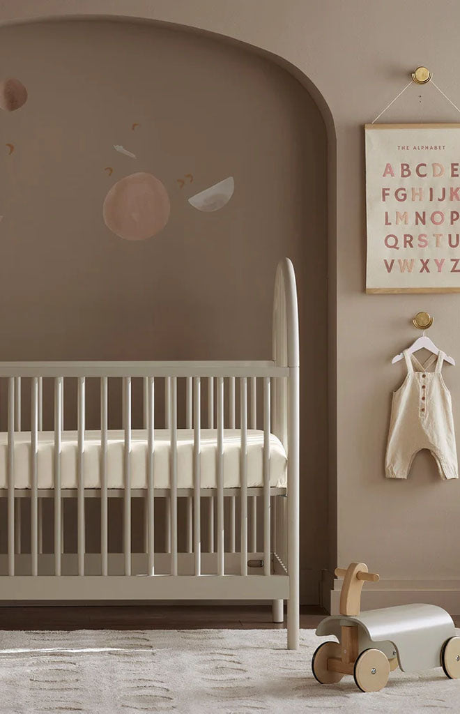 Signature Hemmed Fitted Crib Sheet in Natural