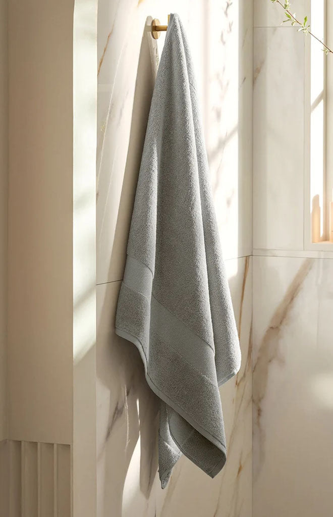 Plush Bath Towel in Pewter