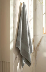 Plush Bath Towel in Pewter