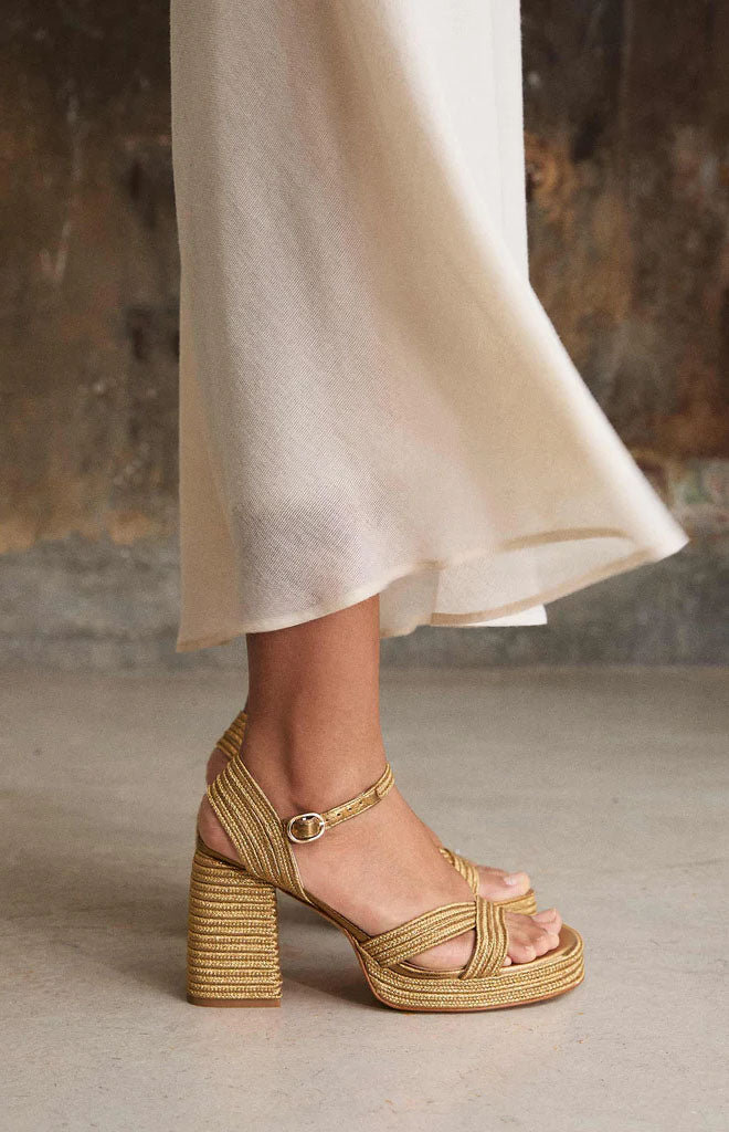 Valle in Old Gold
