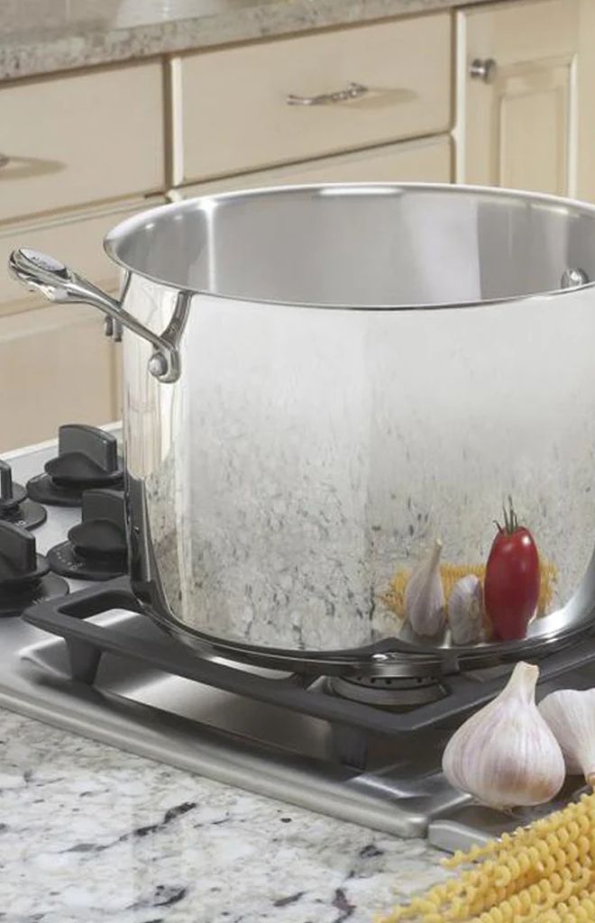 Chef's Classic® 8 Quart Stockpot with Cover in Stainless Steel