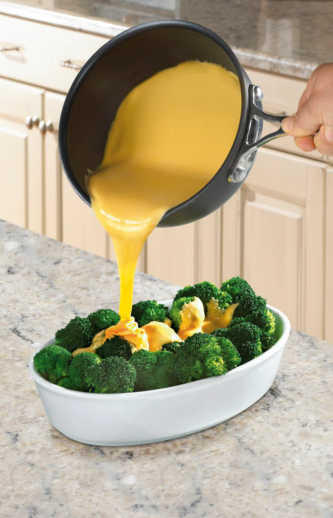 1 Quart Pour Saucepan in Black