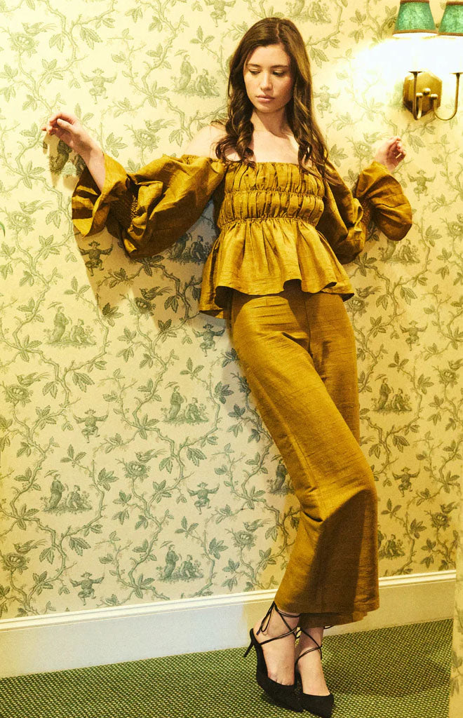 Elisabeth in Ochre