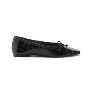 Arissa Leather Flat in Black