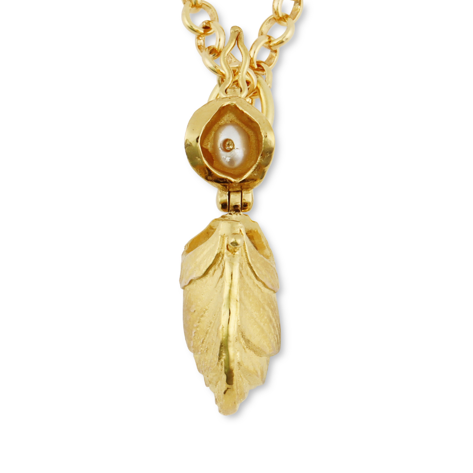 Oyster Vesta Case Necklace