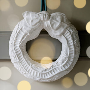 Pietra Natale Figural Wreath in White