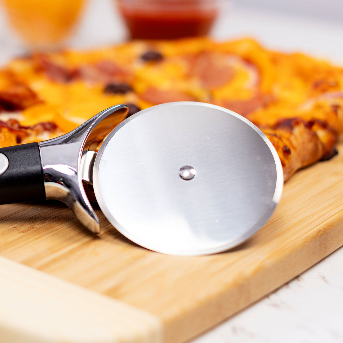 Premium Pizza Cutter 3.5" Cutting Wheel in Black