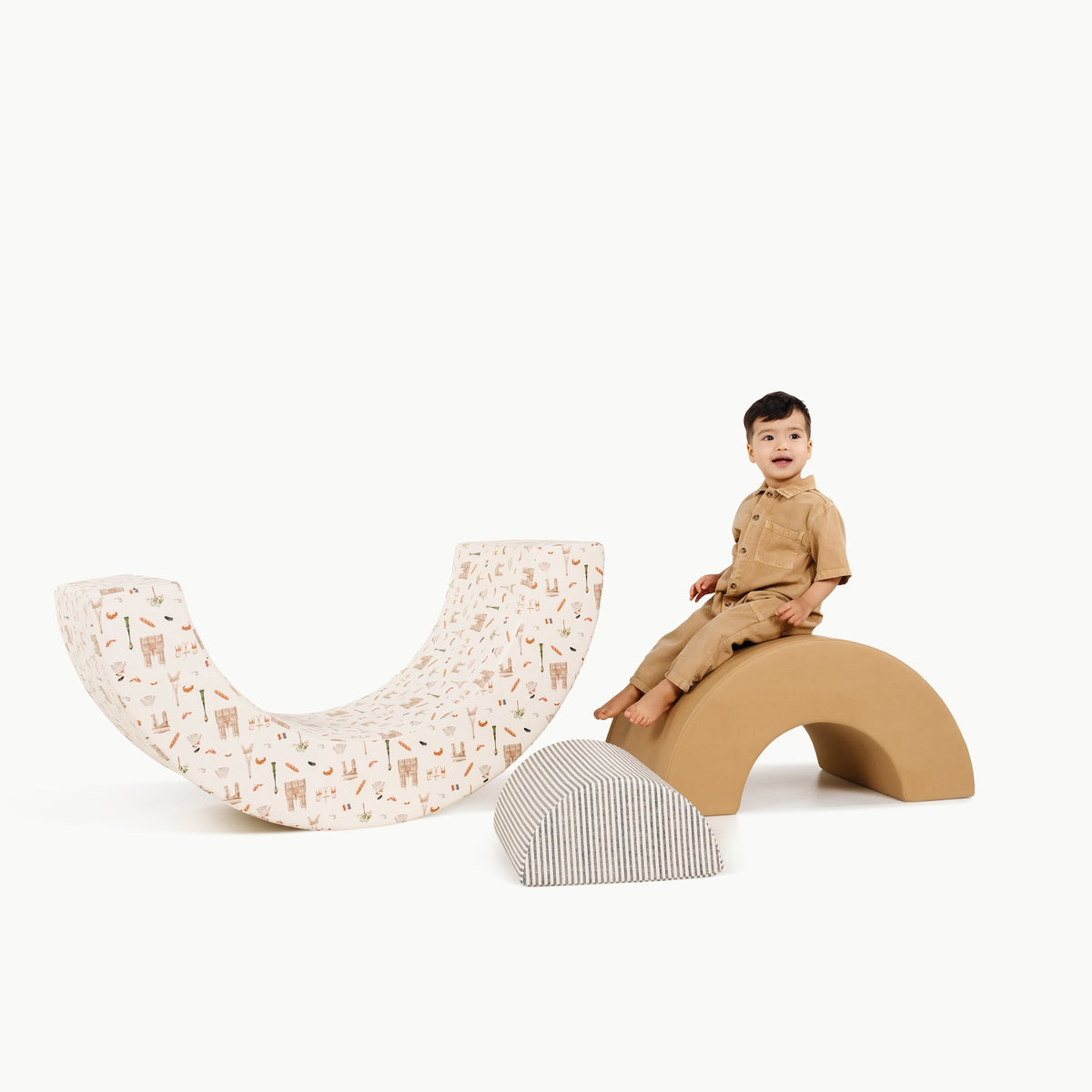 Paris ¥ Wheat ¥ Stone Stripe@kid playing on the paris arc playset