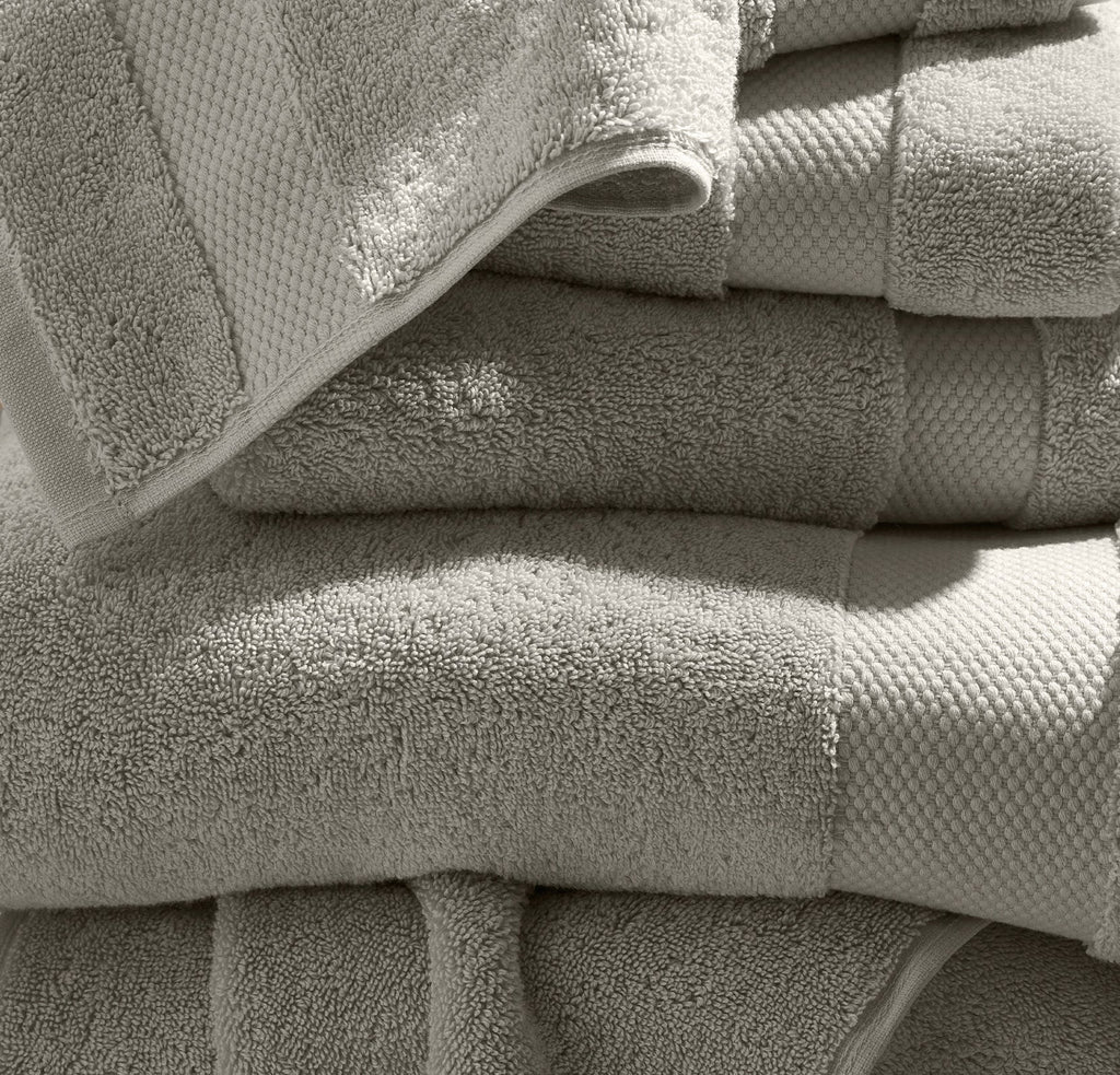Plush Bath Towel Set in Pewter