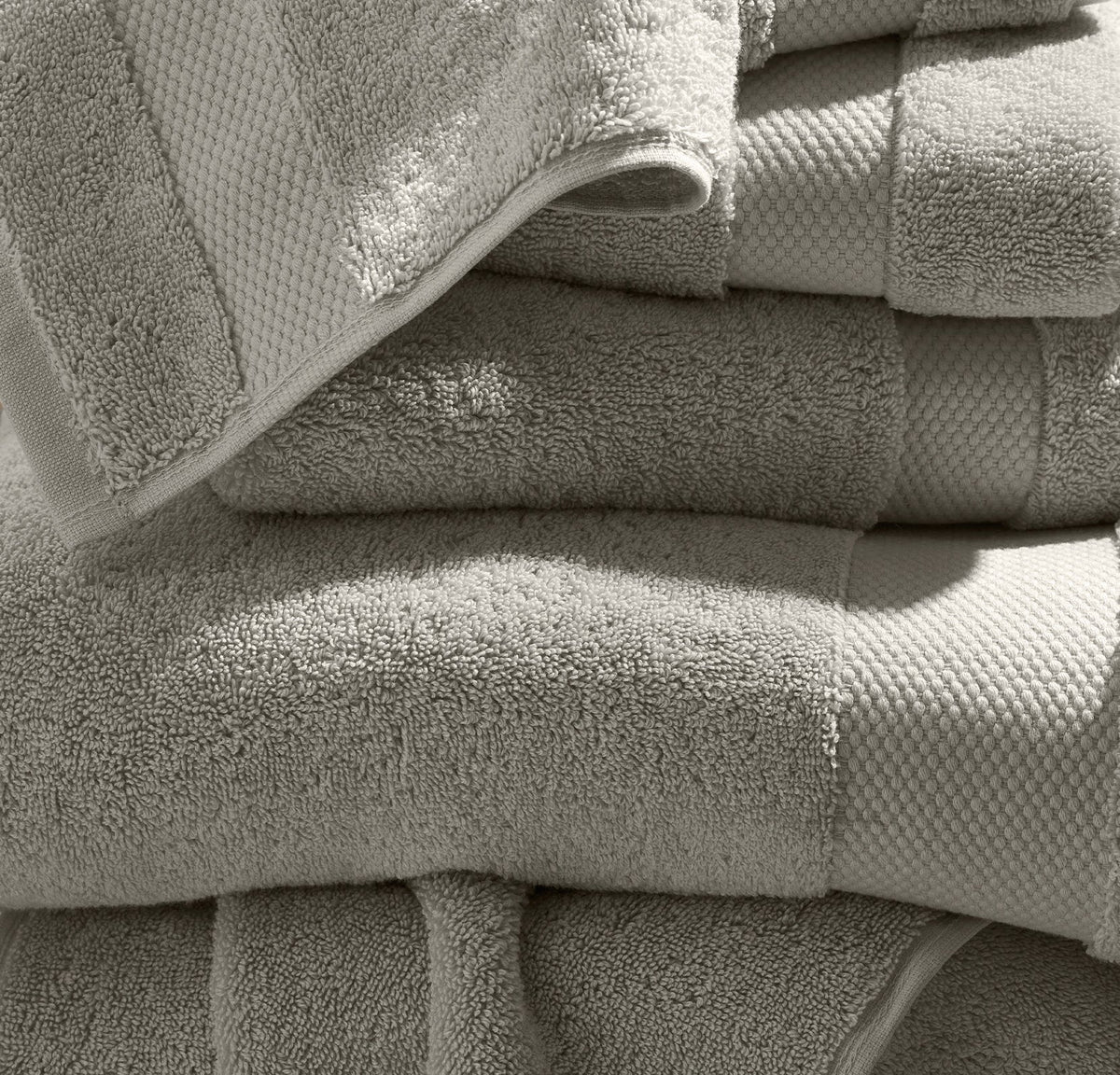 Plush Bath Towel Set in Pewter