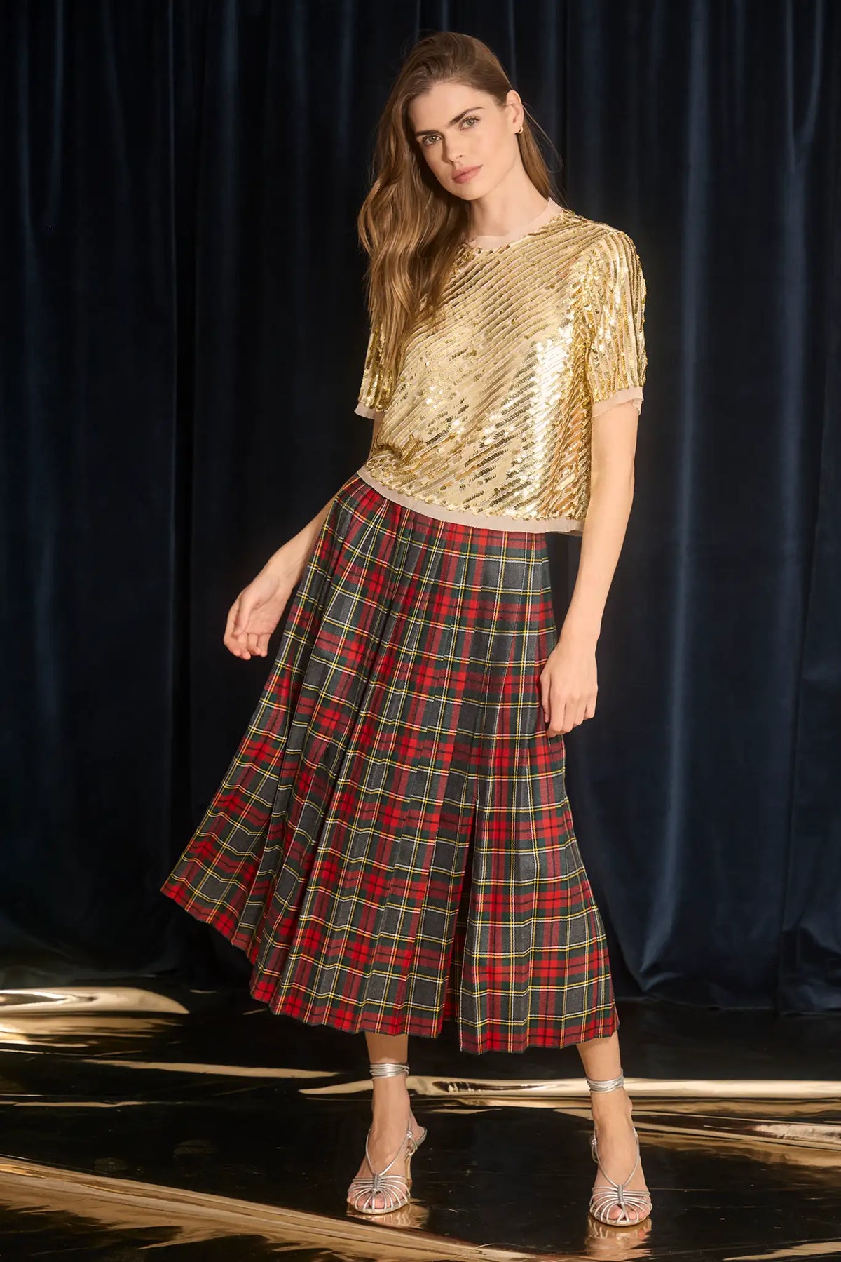 The Dominic Skirt has a banded waist and a straight pleated silhouette finished with front slits. 