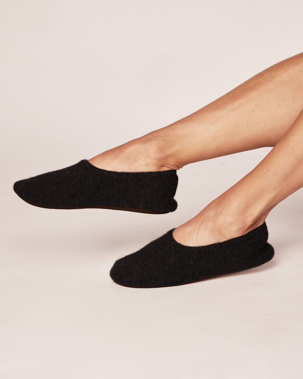 Women’s Cashmere Slippers in Black