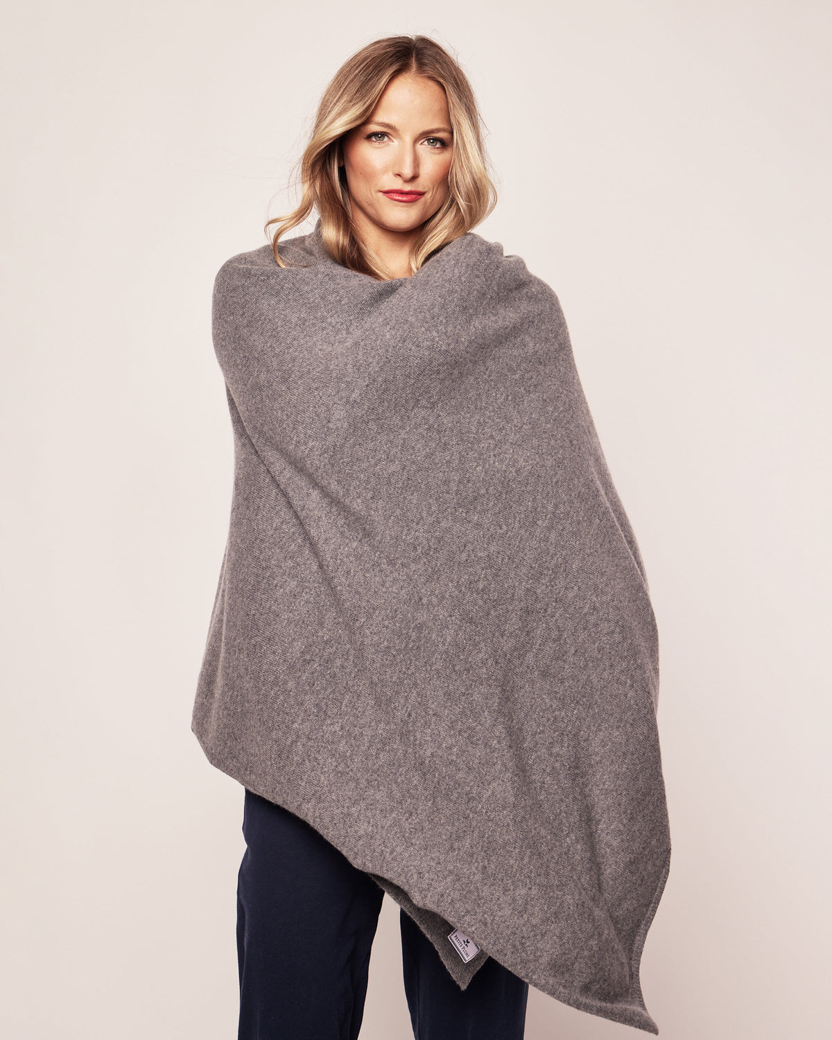 Women’s Cashmere Wrap in Dark Grey