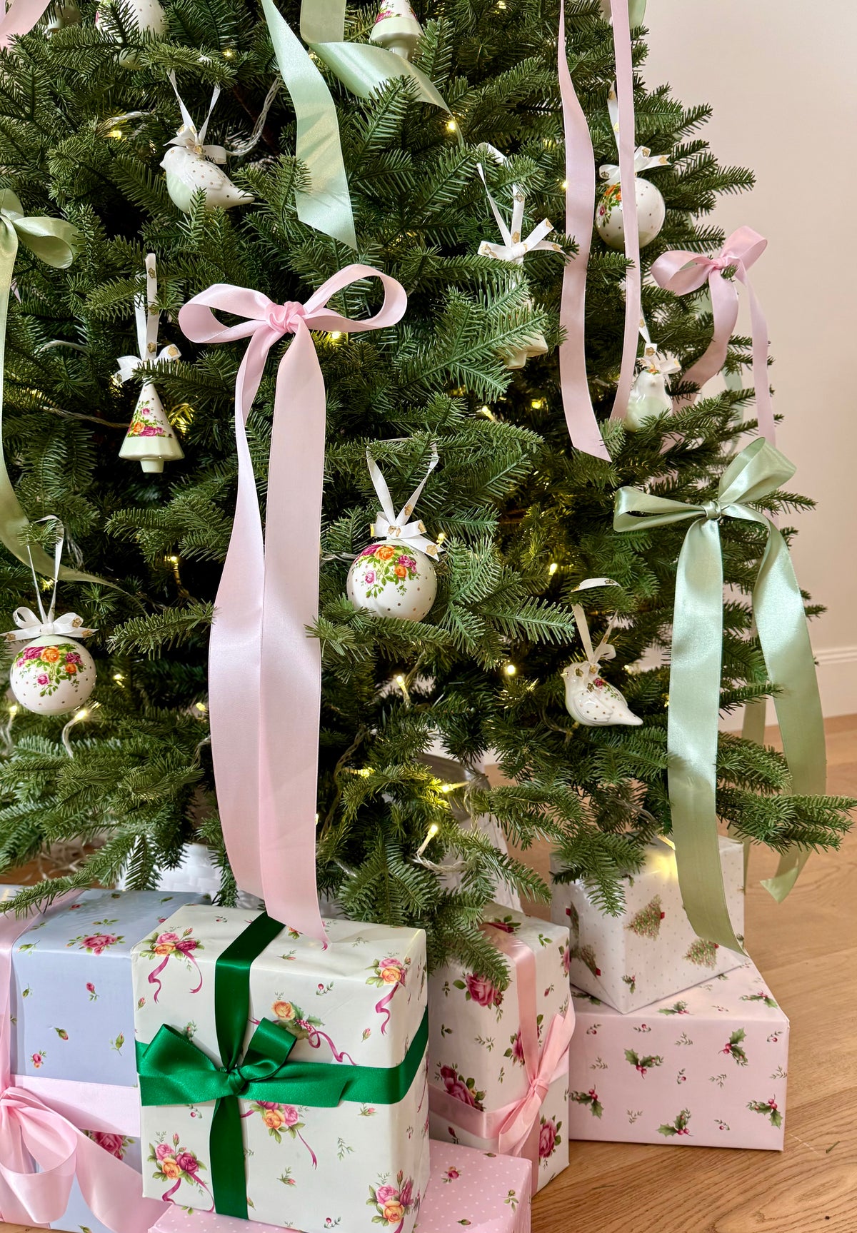 Old Country Roses Christmas Hanging Ornament Bauble
