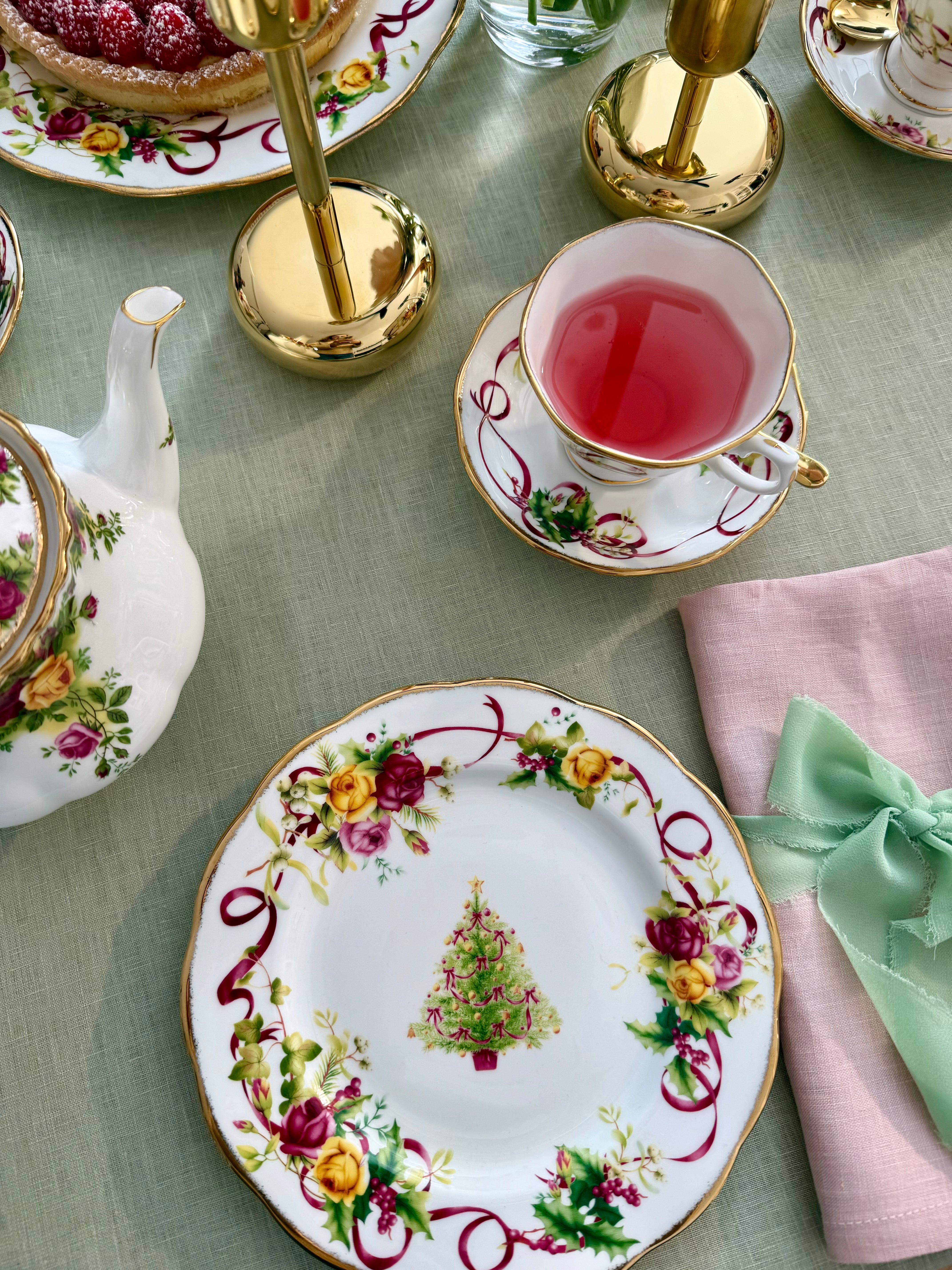 Old Country Roses Christmas Tree Plate