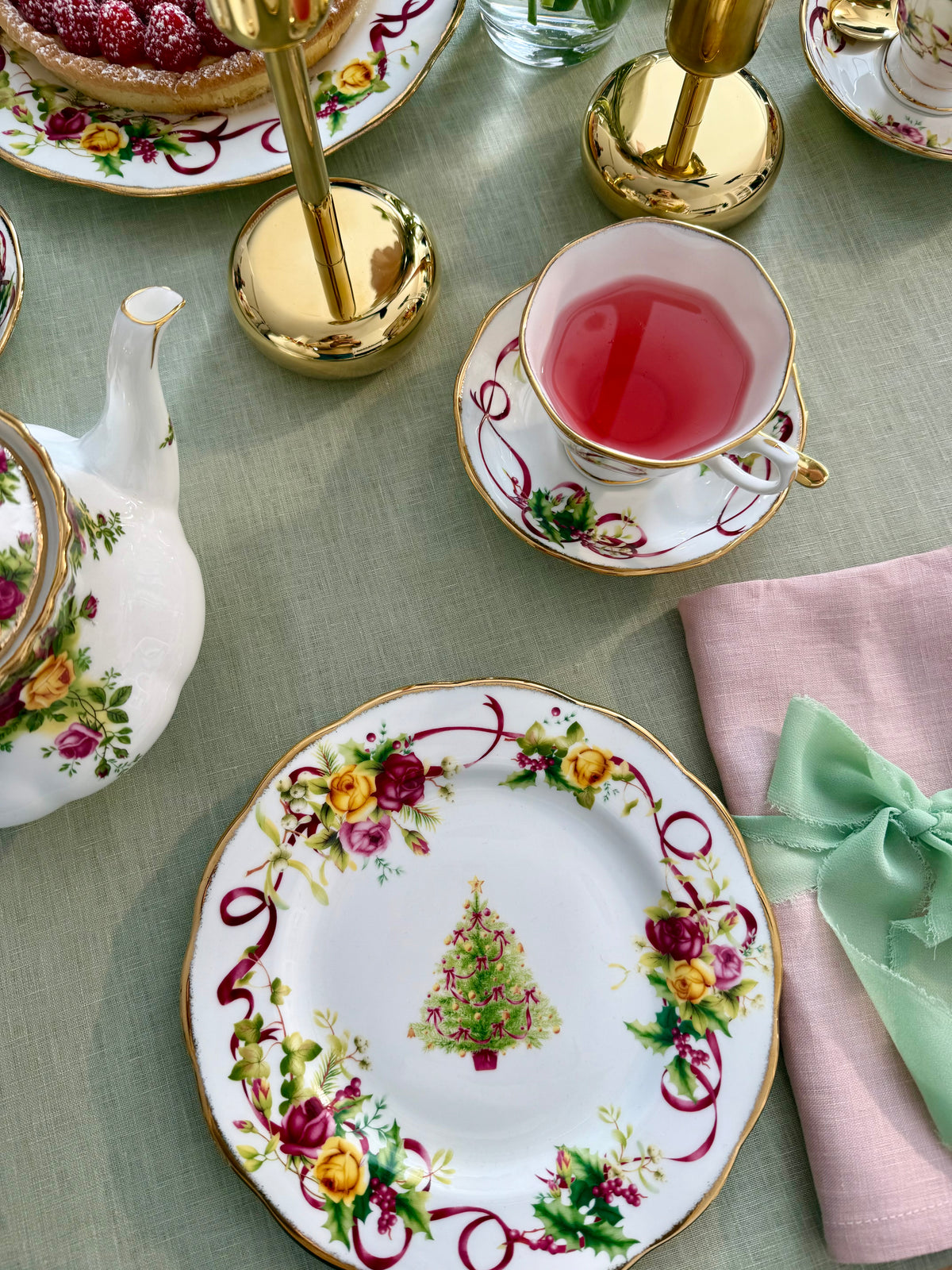 Old Country Roses Christmas Tree Plate