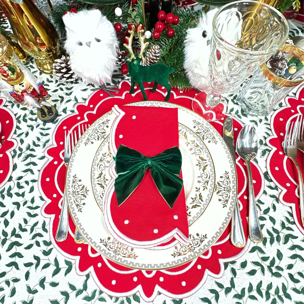 Green leaf tablecloth and red ava luxury placemats green velvet bows