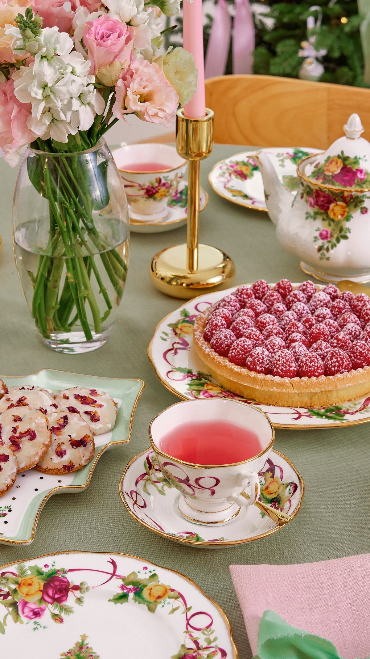 Old Country Roses Christmas Tree Teacup & Saucer