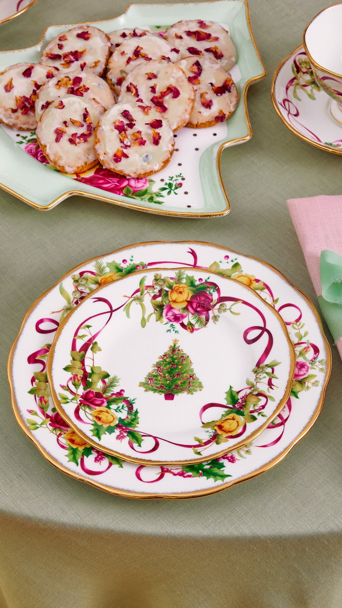Old Country Roses Christmas Tree 5-Piece Set