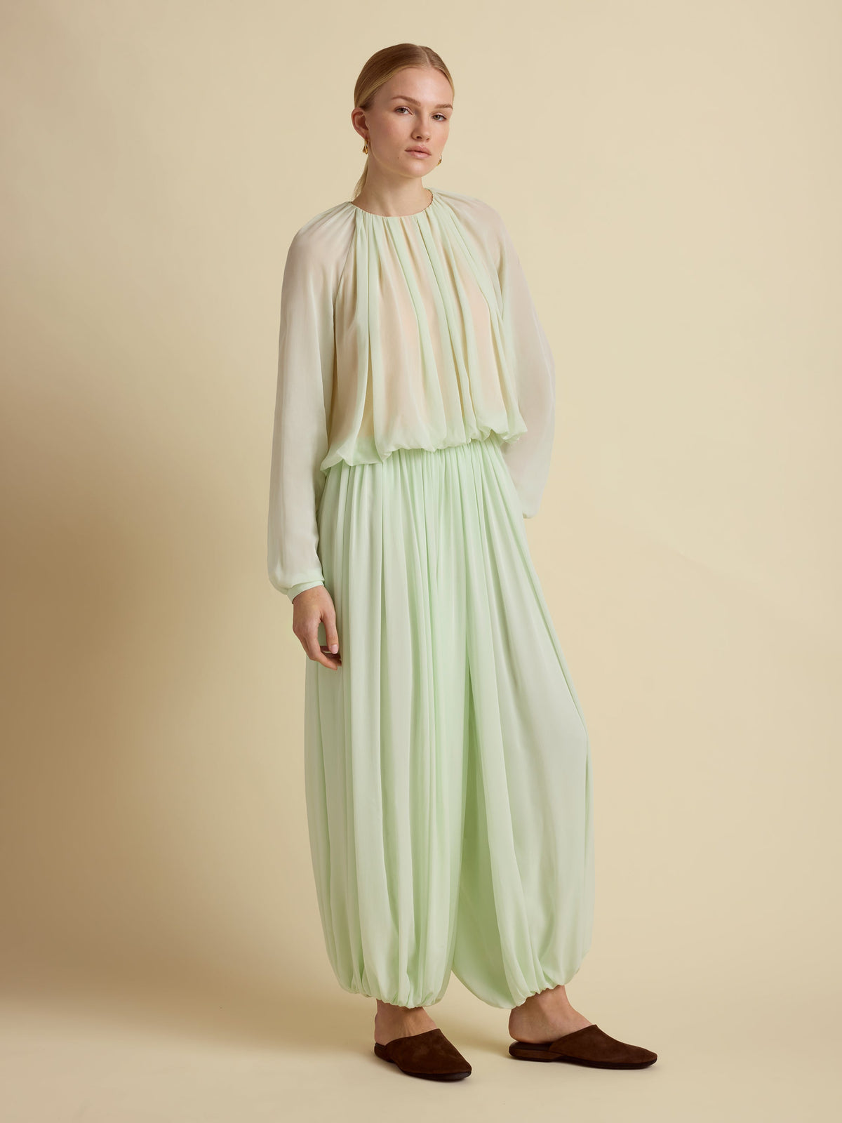 Silk Gathered Cocoon Pant in Hemlock