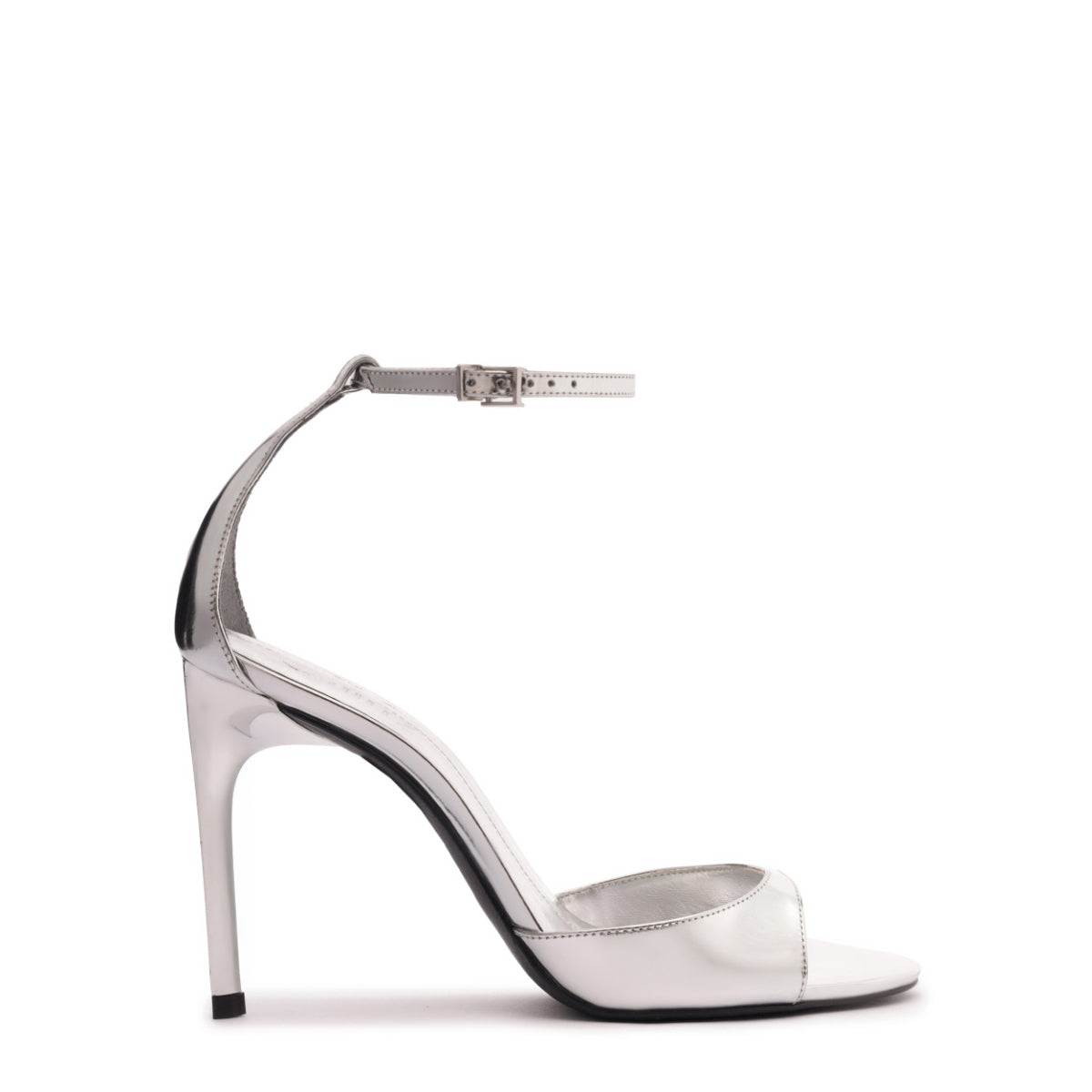 Scarlett Metallic Sandal in Prata