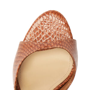 Clea Sandal in Miele