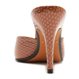 Clea Sandal in Miele