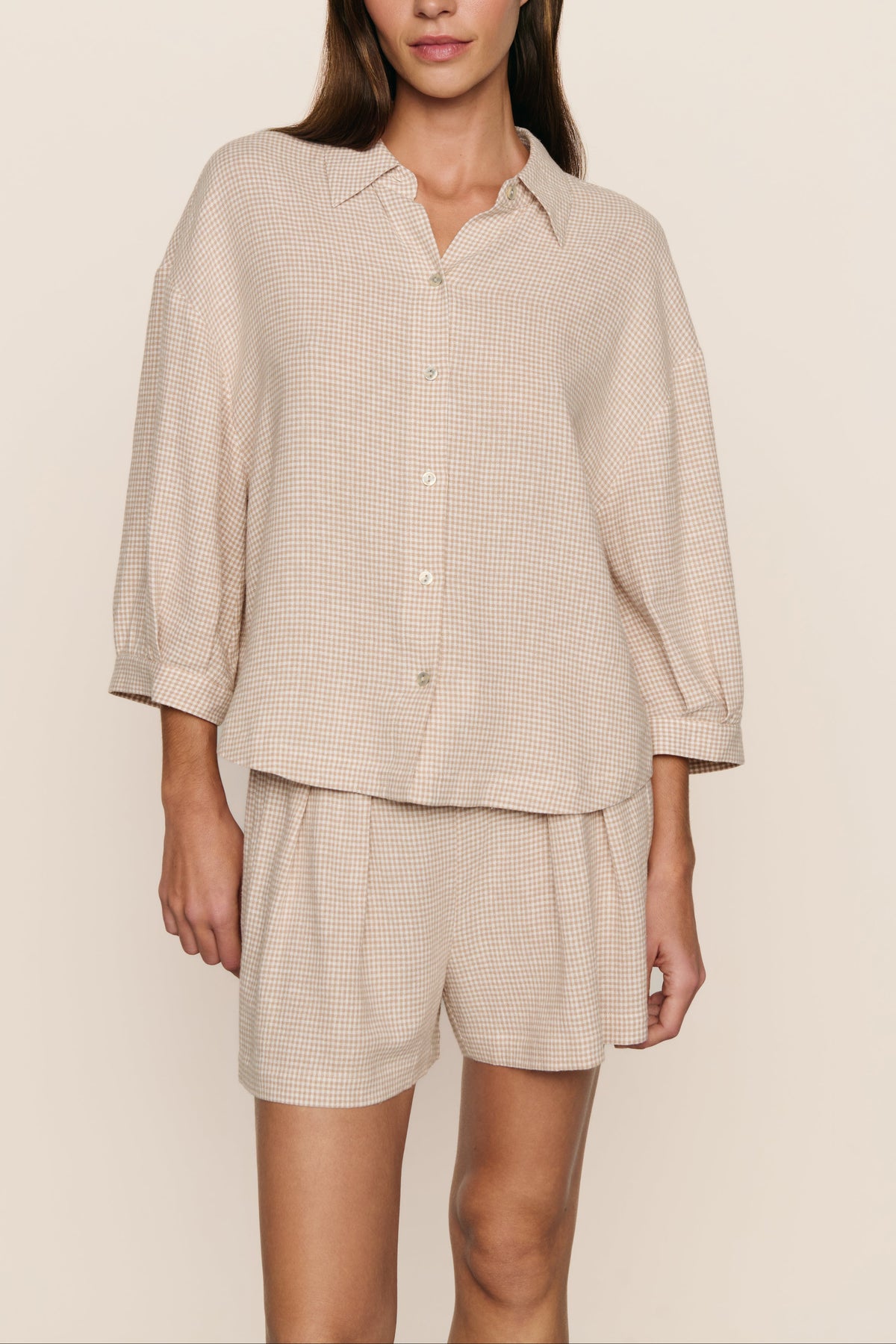 Linen Blend Relaxed Short in Gingham White/Warm Taupe
