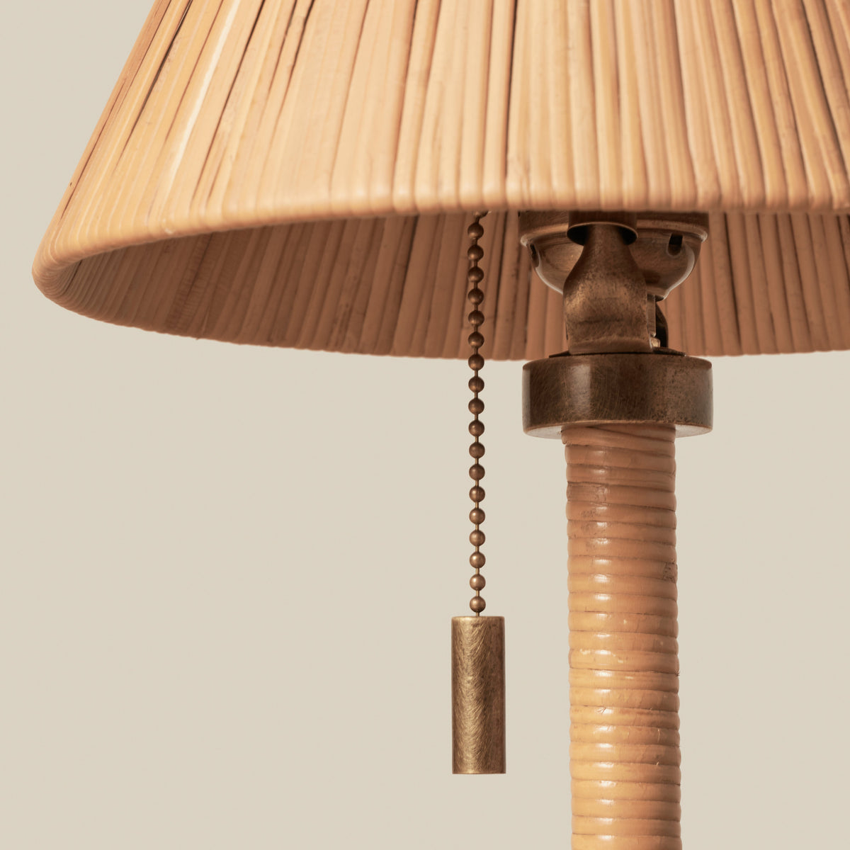 chain detail of mini table lamp