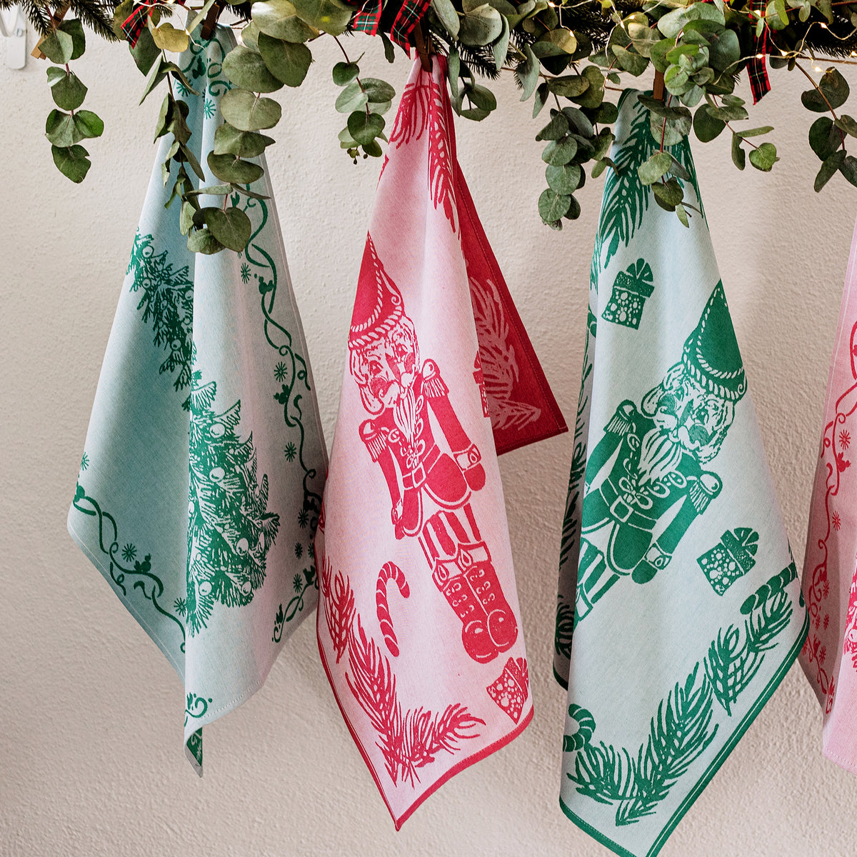 Strofinaccio Nutcracker Dish Towels in Red, Set of 2