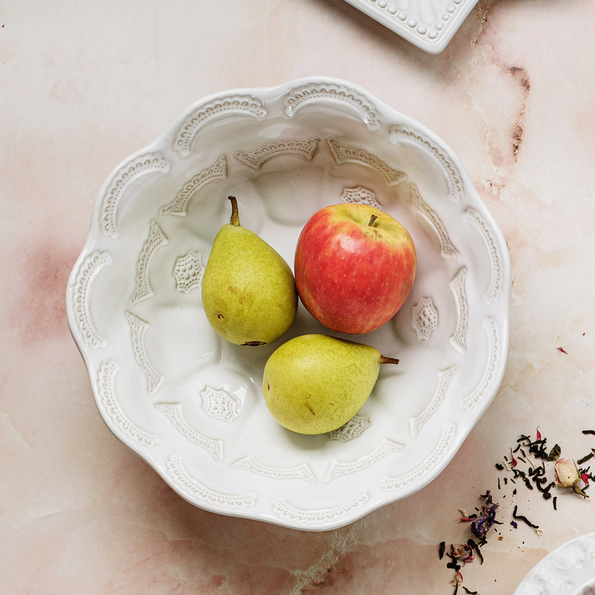 Incanto Stone Lace Medium Round Bowl in White