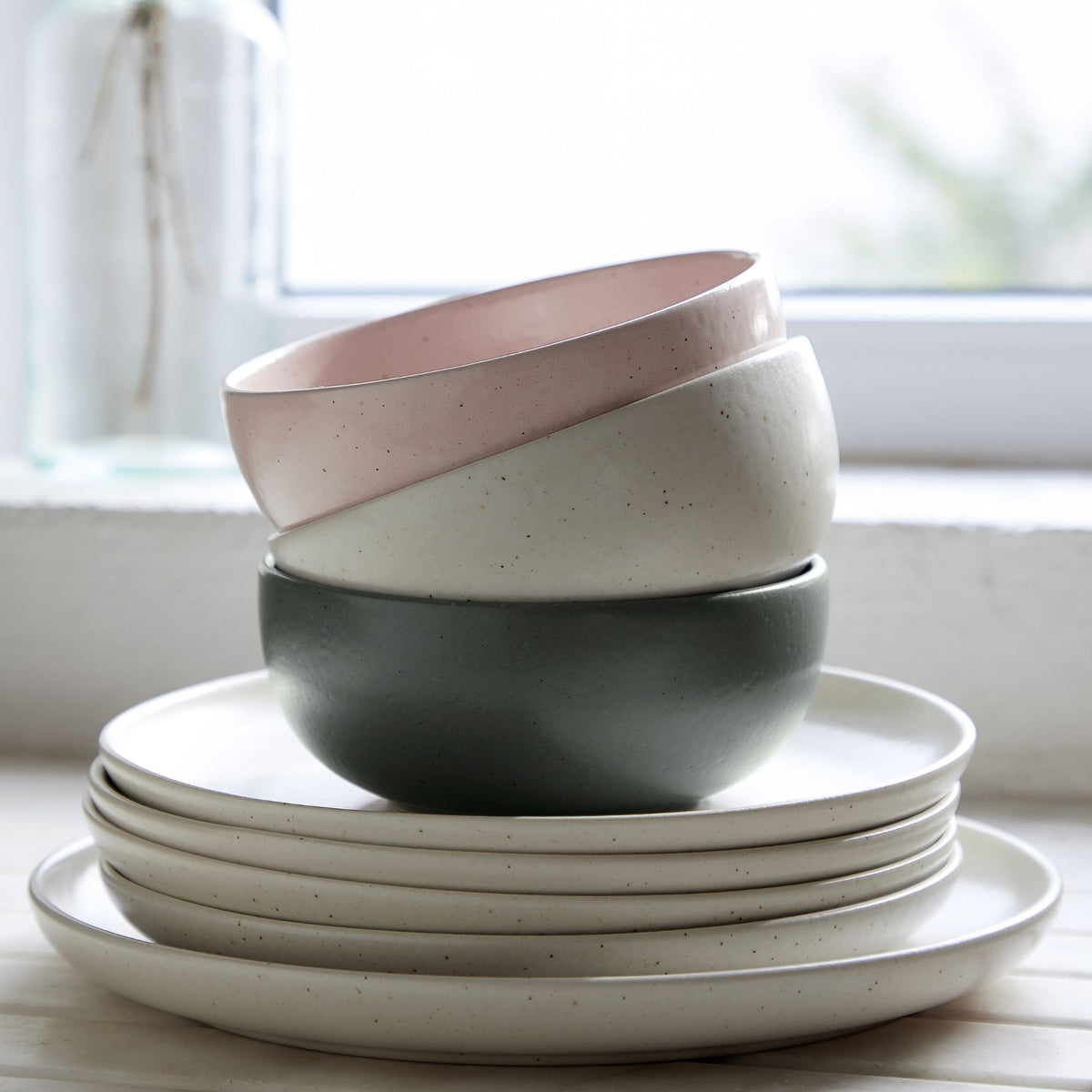 Pacifica Collection Salad Plates 9" in Vanilla, Set of 6