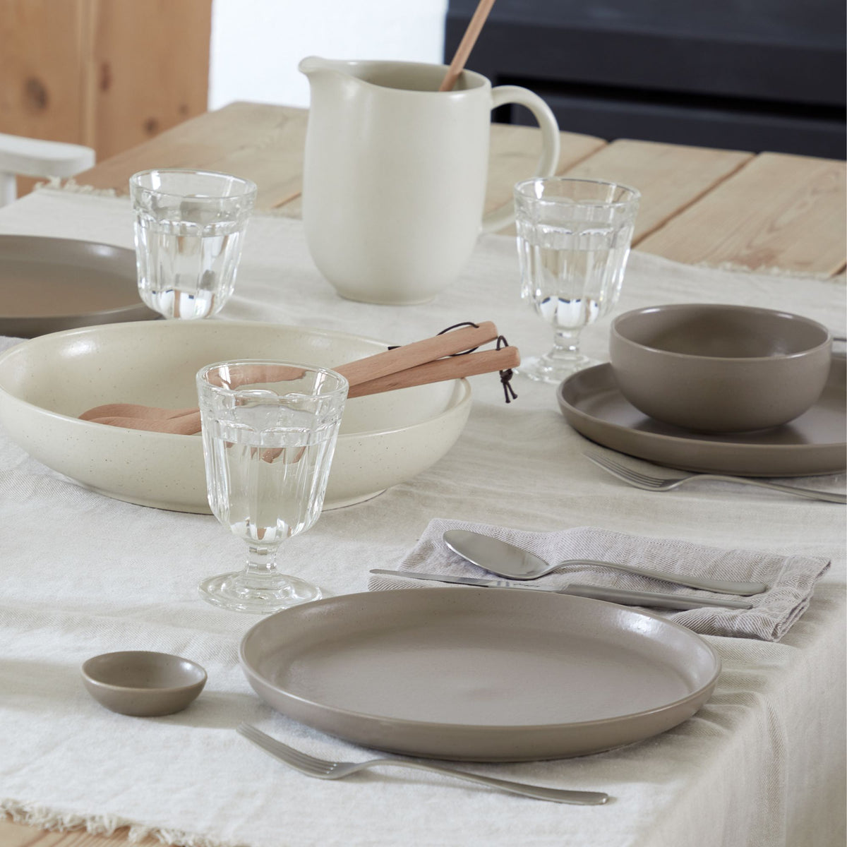 Pacifica Collection Dinner Plates in Chestnut, Set of 6