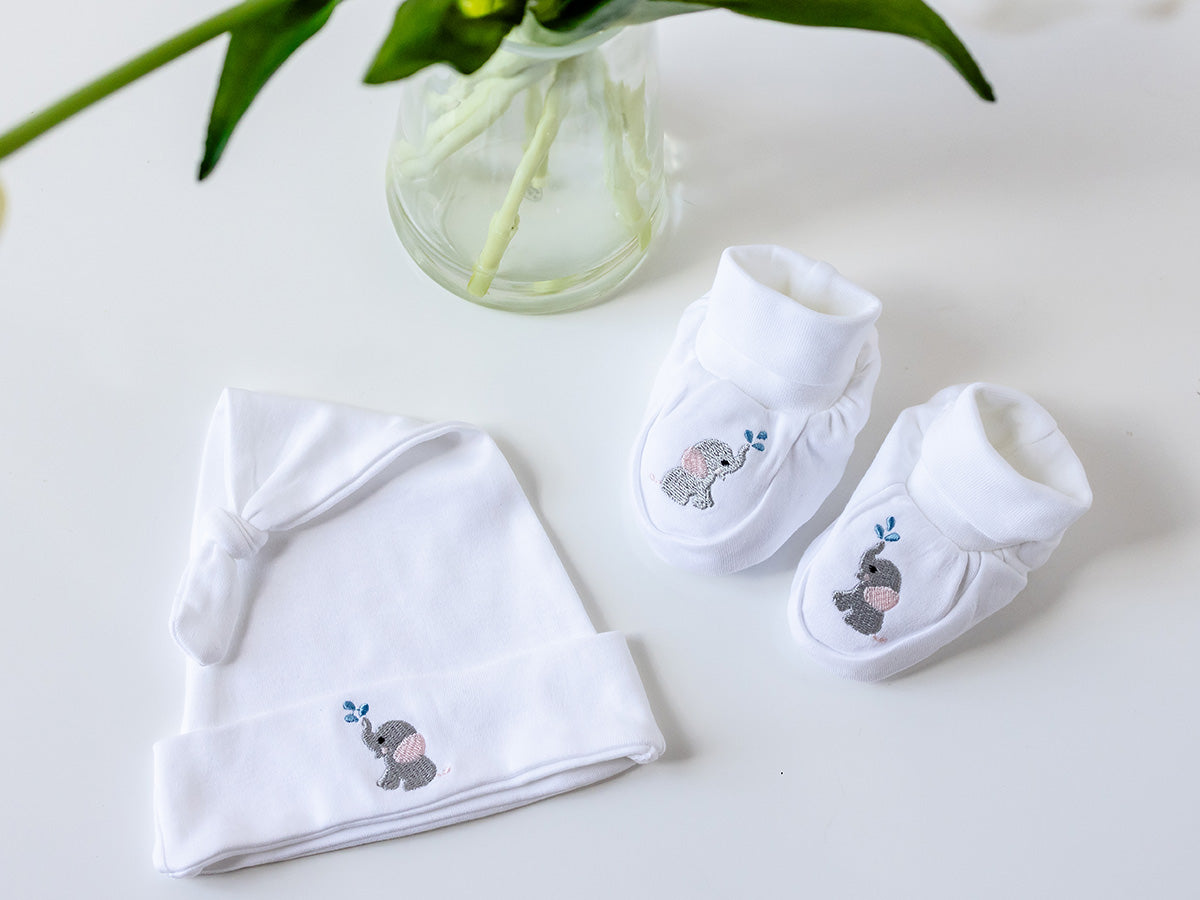 Knotted Baby Hat in Combed Cotton Embroidered