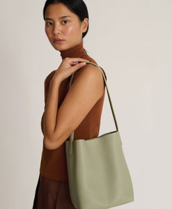 Small  Everyday Cabas - on model