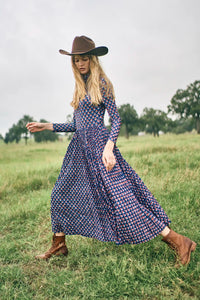 The Sabine Dress has a turtleneck top, a fitted bodice, a pleated skirt in a stretch jersey.