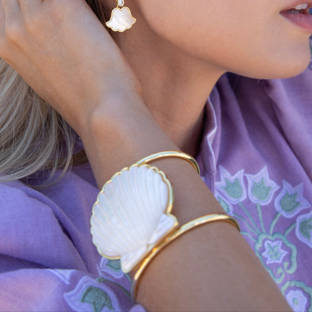 Scallop Shell Cuff in Mother of Pearl