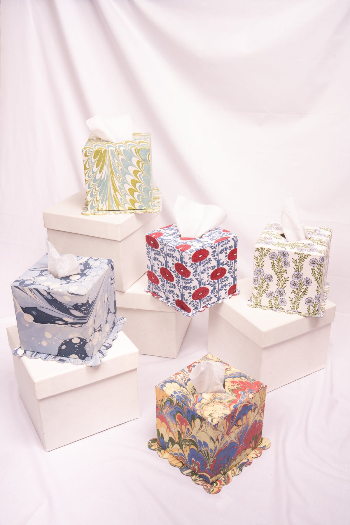 Hand-Marbled Scallop Tissue Box Cover in Multicolor