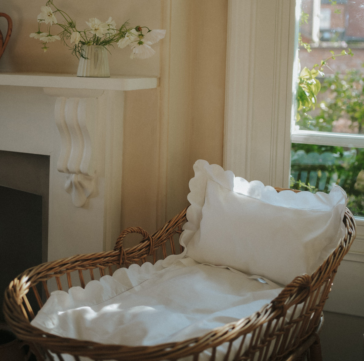 Scalloped Starlight Baby Duvet in White 